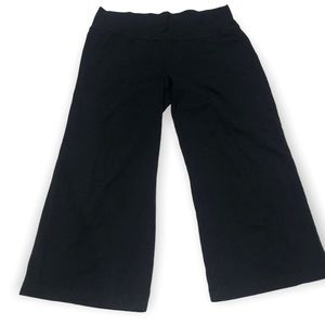 Lululemon Size 6 women’s Capri Pants